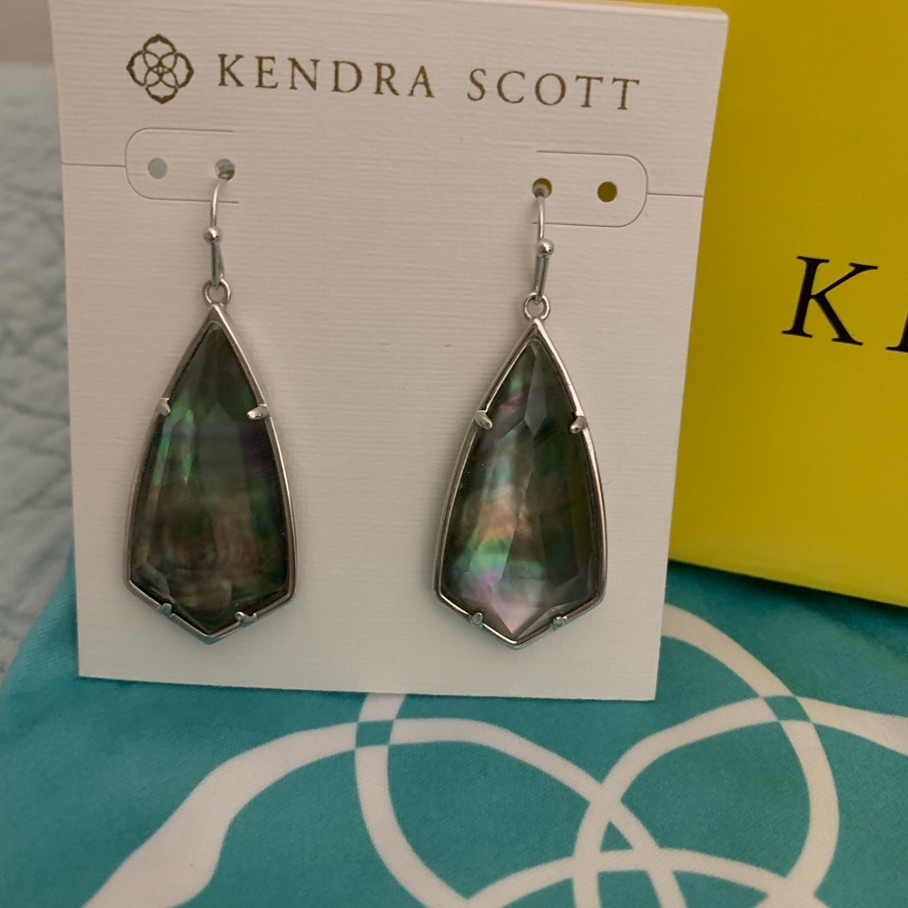 NWT Carla Earrings
